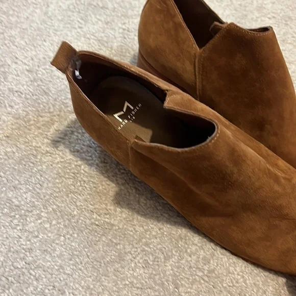 NWOB Marc Fisher womens booties camel suede 9 1/2 - Picture 2 of 7